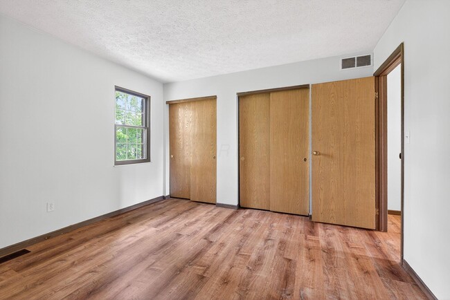 Building Photo - 6462 Brookedge Ct