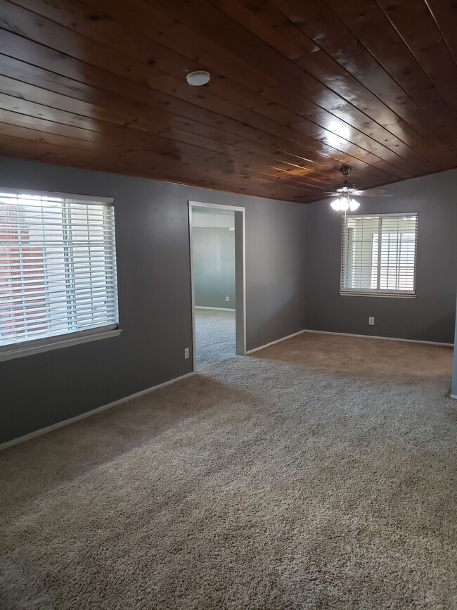 Building Photo - 44238 Carolside Ave