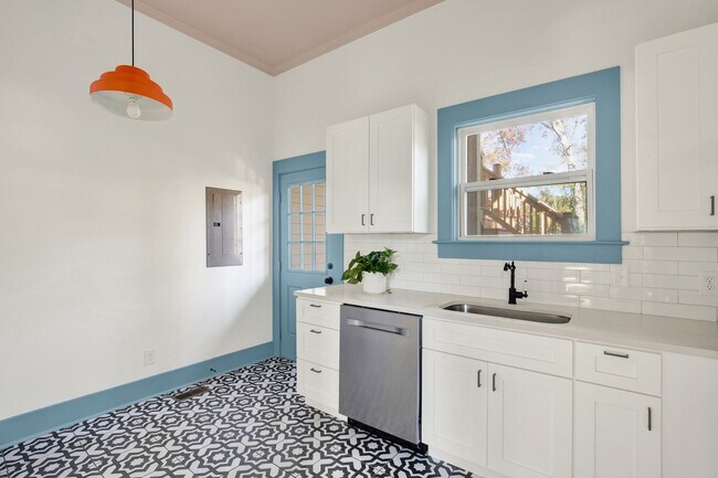 Building Photo - Eastside Beauty