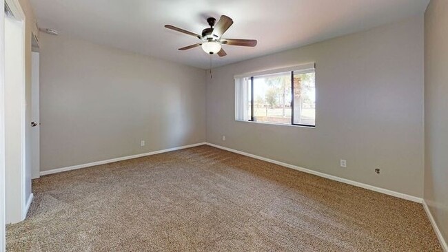 Building Photo - 3 bedroom 2 bath home situated on the Golf Course!