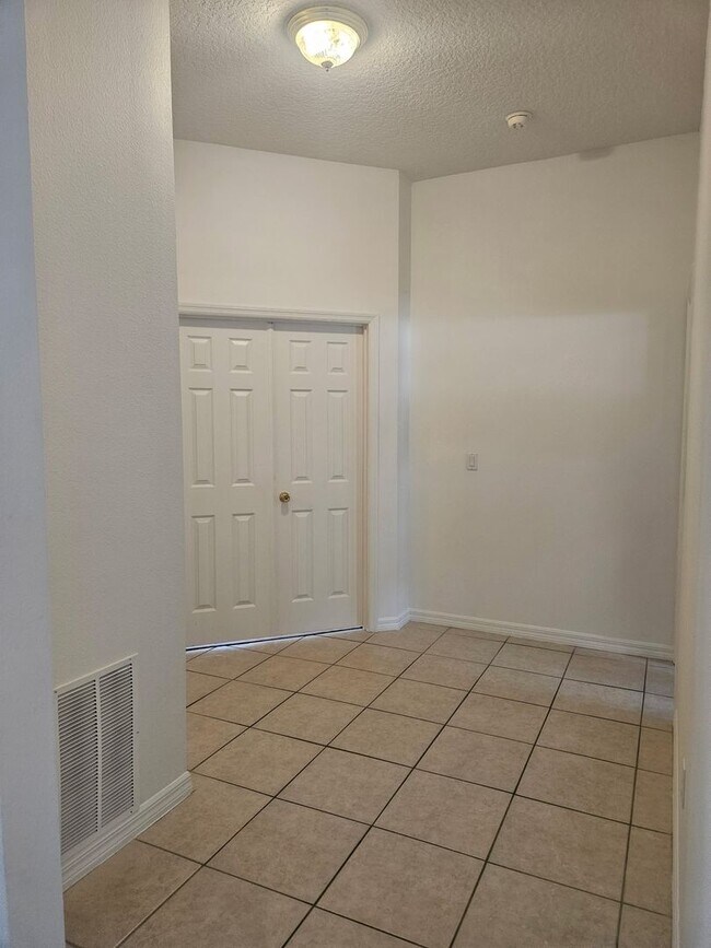 Building Photo - 4 BEDROOM 3 FULL BATH HOME WITH A SCREENED IN POOL IN THE BEAUTIFUL PALM COAST
