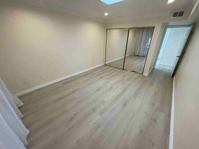 Building Photo - COMPLETELY UPDATED AND REMODELED ENCINO SP...