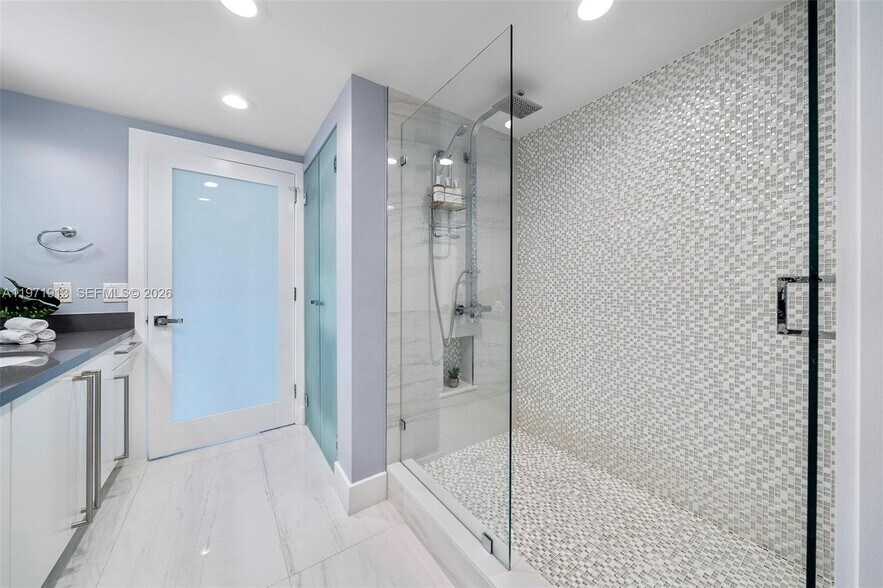 Building Photo - 226 Ocean Dr