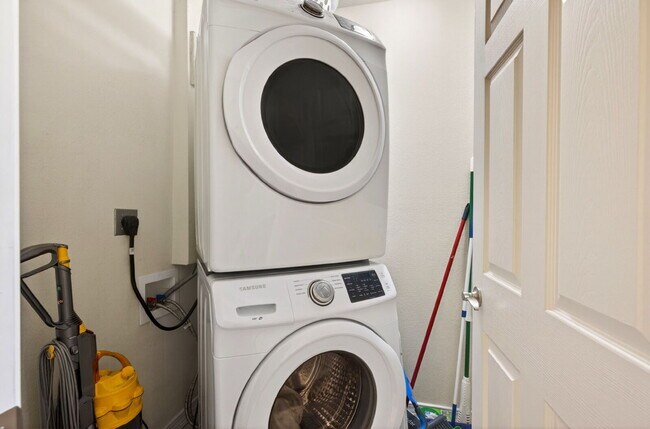 Building Photo - TDY Special! Furnished rental