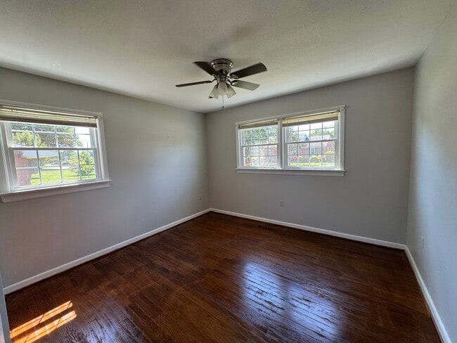 Building Photo - 117 Southerland Dr