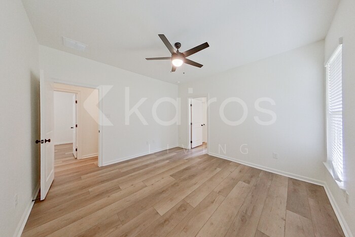 Building Photo - 102 Acoustic Ln