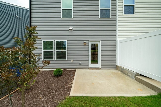 Building Photo - 838 Oak Center Dr