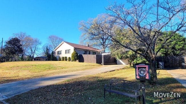 Building Photo - 1200 Dresden Dr W