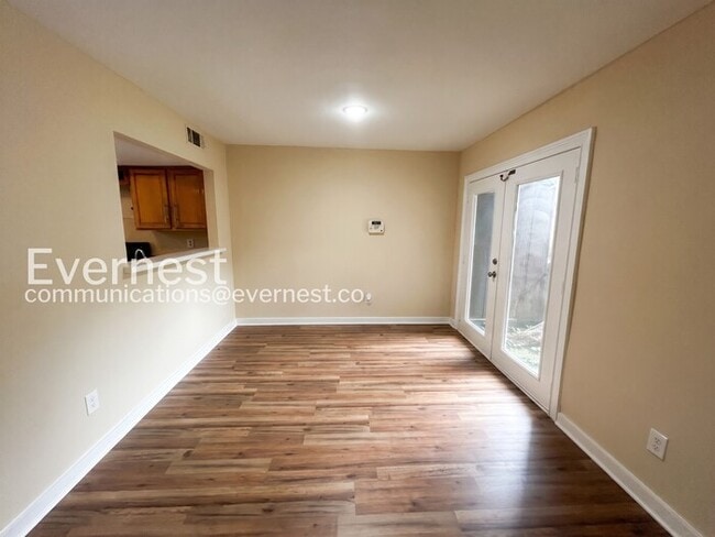 Building Photo - 9 Sycamore Ct