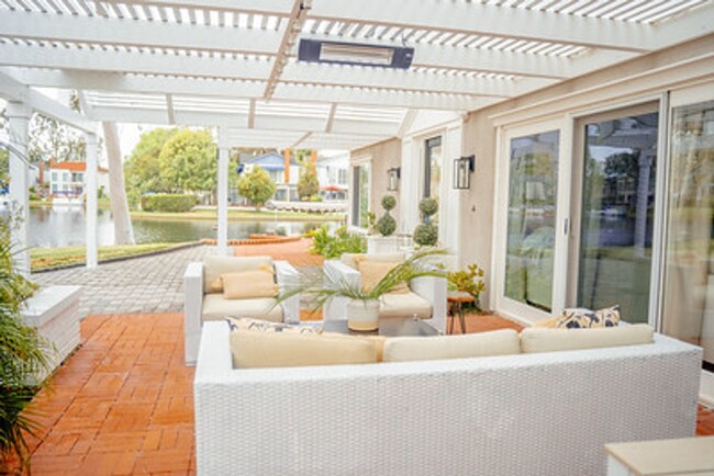 Building Photo - Waterfront 4 Bedroom