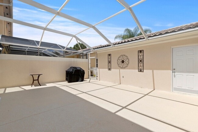 Building Photo - Beautiful FURNISHED 3/3 Cayman town home available now!