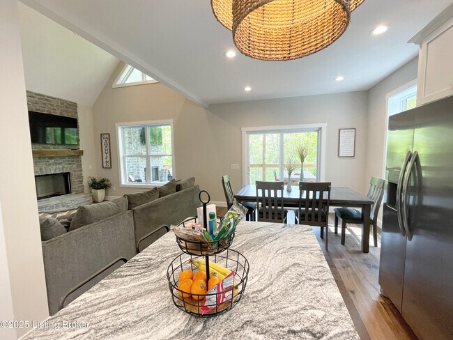 Building Photo - 84 Lakeside Dr