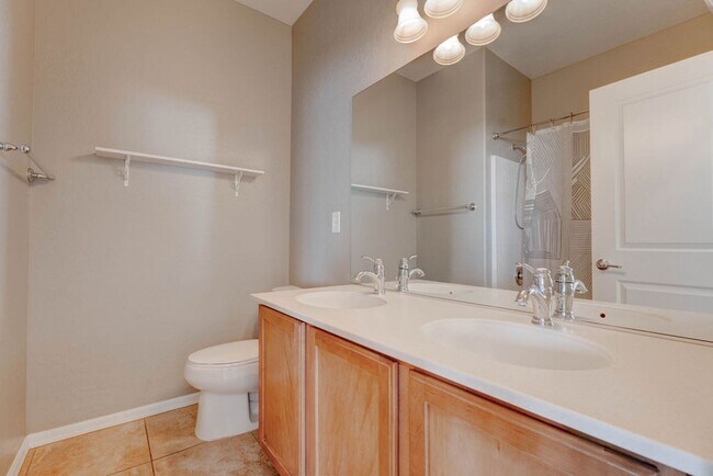 Building Photo - 2589 Chateau Clermont St