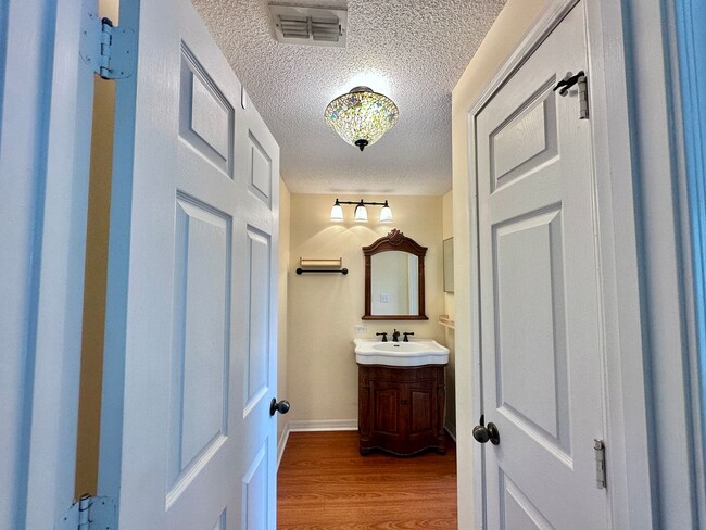 Building Photo - Charming 1-Bedroom Loft-Style Condo in The...