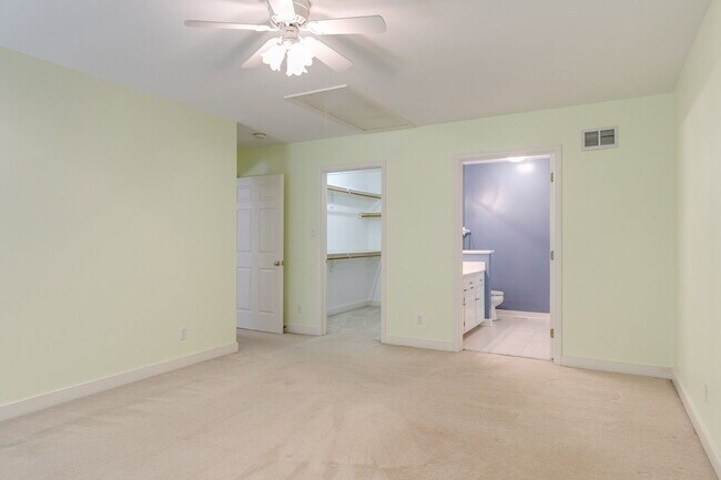 Building Photo - 1913 Castle Glen Dr