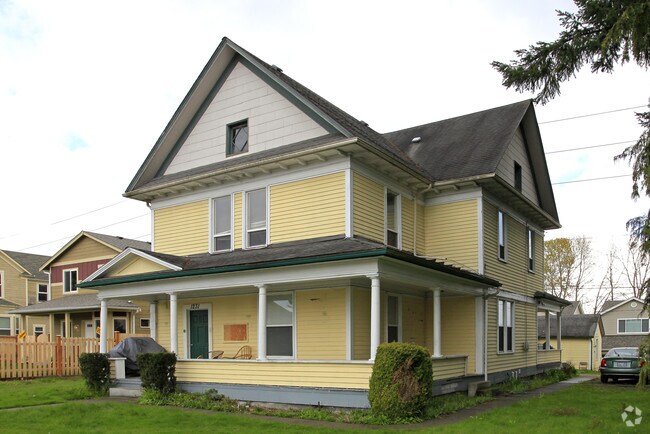 Primary Photo - 1231 E Marine View Dr
