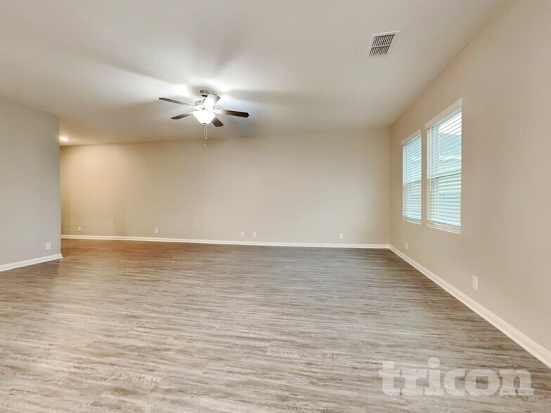 Building Photo - 16019 Dominic Pl