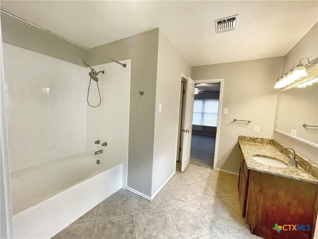 Building Photo - 13031 Feather Ridge Dr