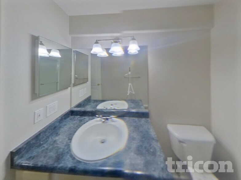 Building Photo - 5950 Fescue Dr