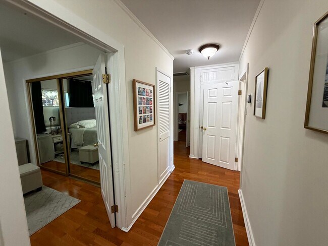 Building Photo - 3730 Edenhurst Ave
