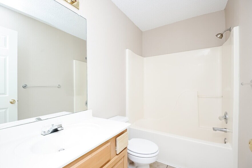 Building Photo - 10224 Maverick Dr