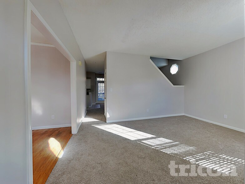 Building Photo - 1606 Oak Knoll Ln