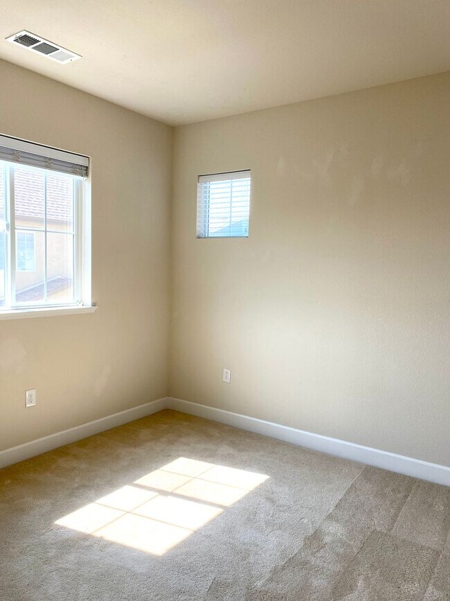 Building Photo - One bedroom at the Cannery