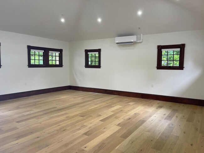 Building Photo - 41 Summer St