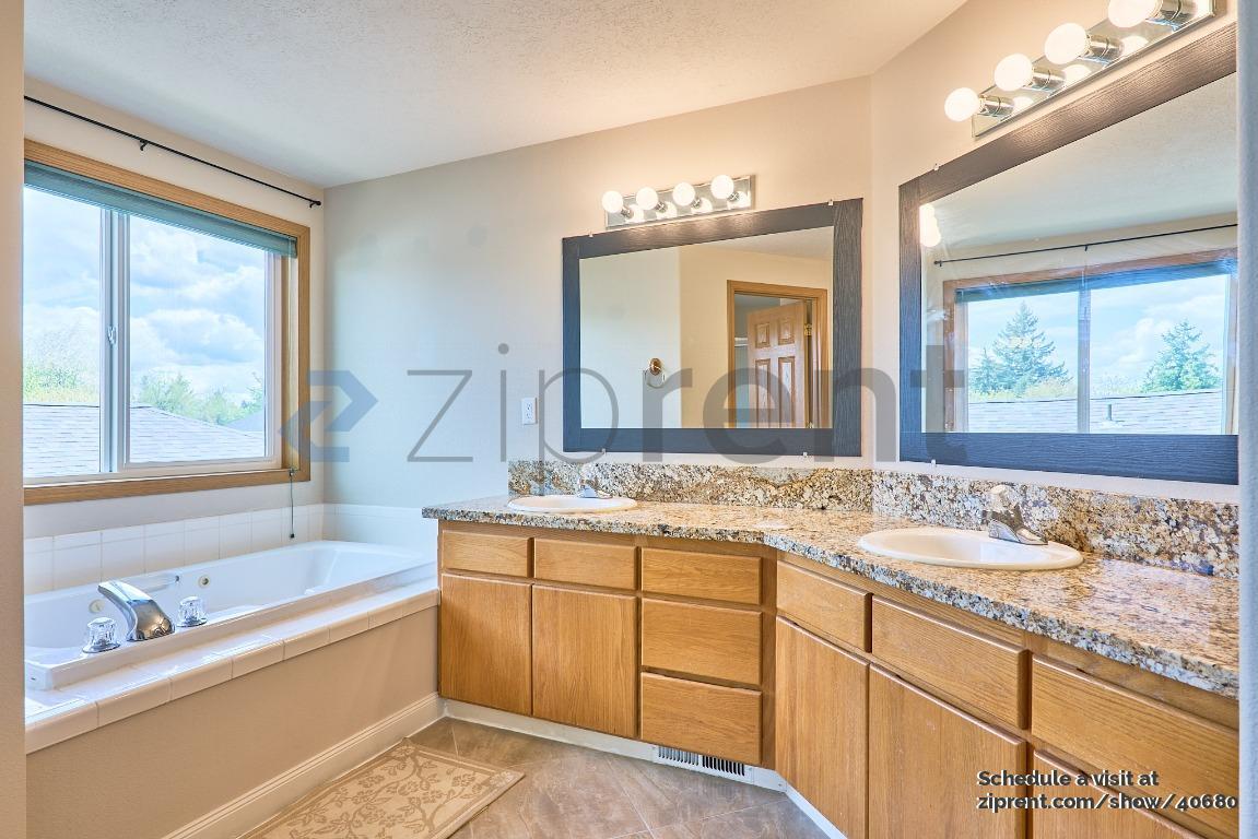 Building Photo - 13634 Barclay Hills Dr