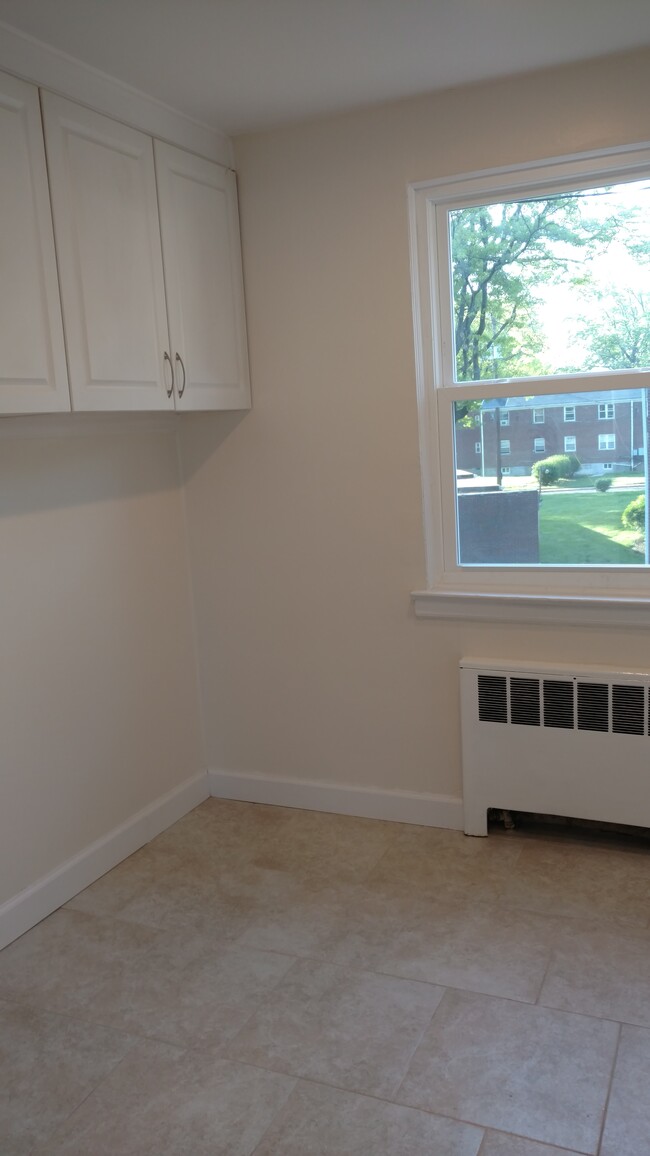 Kitchen view - 1517 Saint George Ave