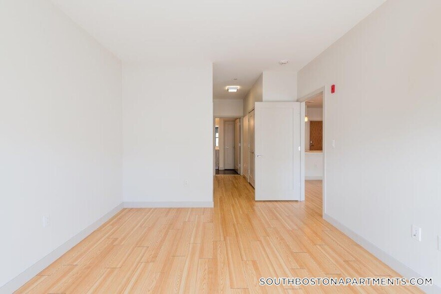 Building Photo - 320 D St
