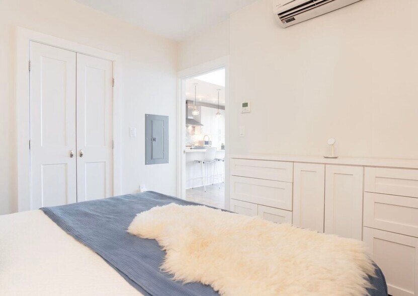 Building Photo - 62 India St