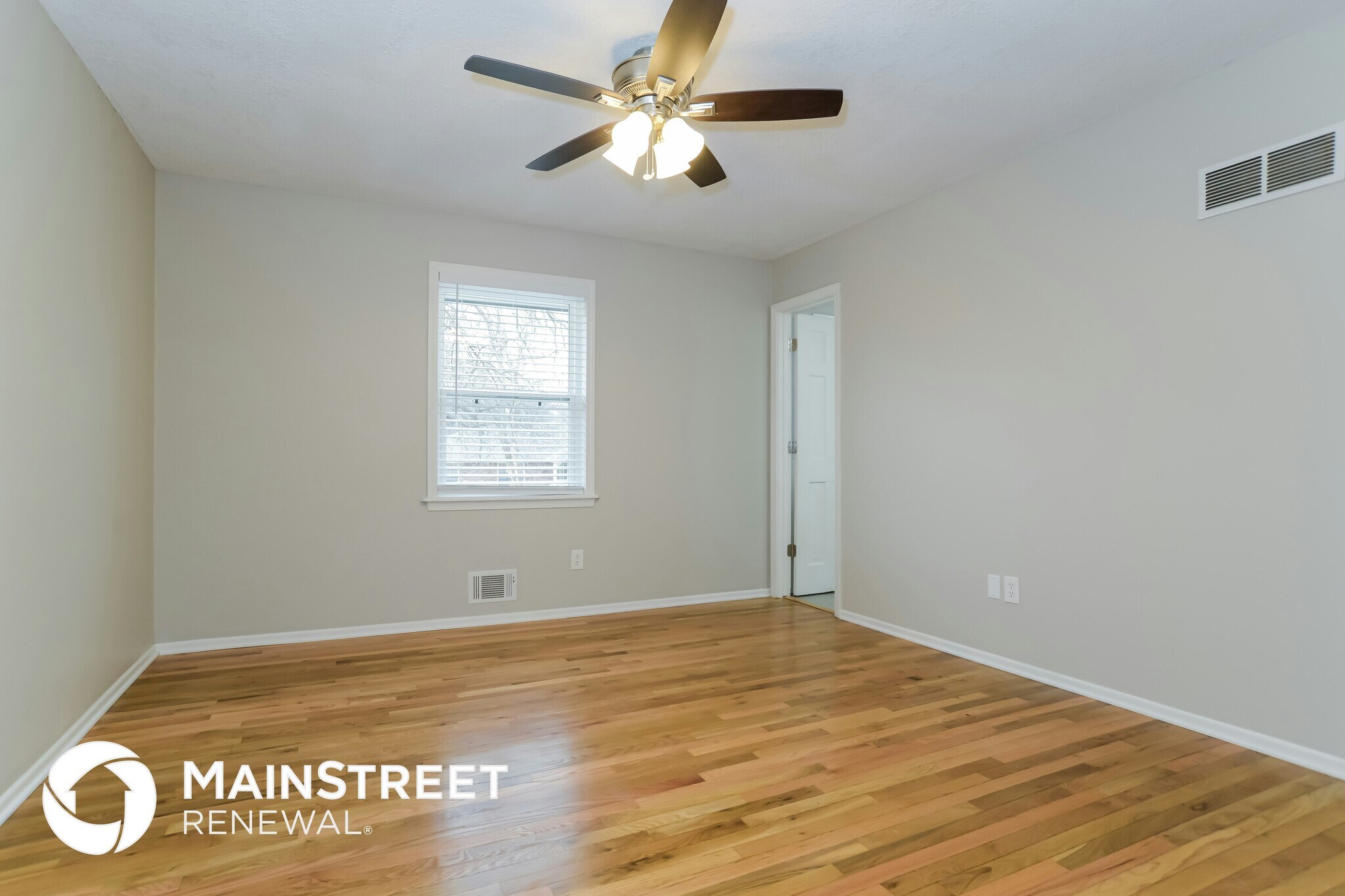 Building Photo - 417 NE Colonial Ct