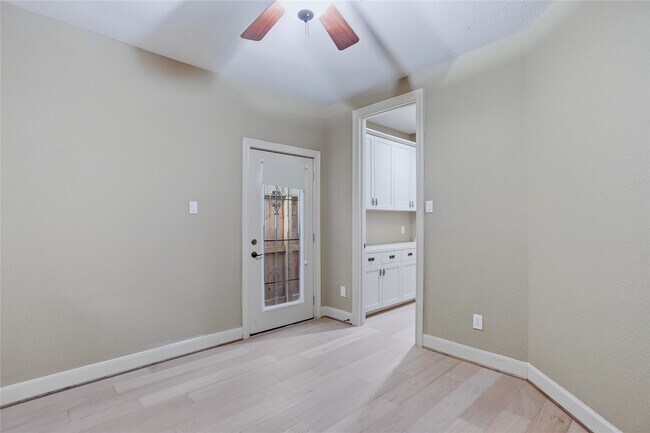 Building Photo - 1603 W 14th St