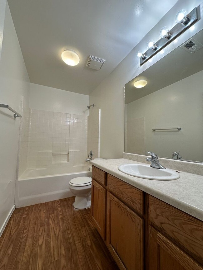 Building Photo - 3 Bed, 2 Bath Home with Spacious Backyard!