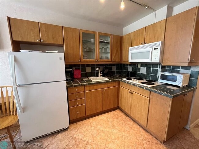 Building Photo - 4040 Galt Ocean Dr