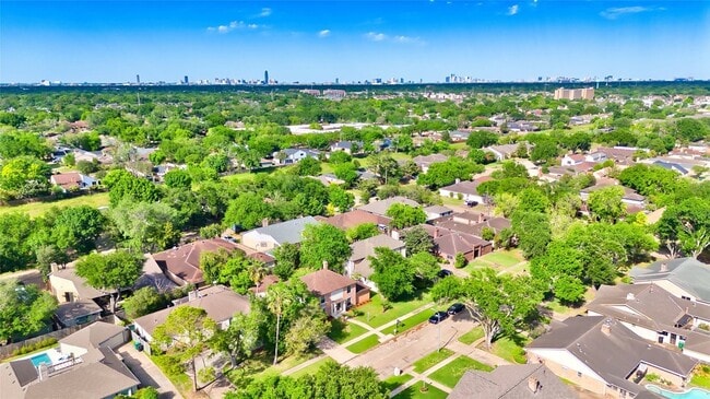 Building Photo - 7914 Oakington Dr