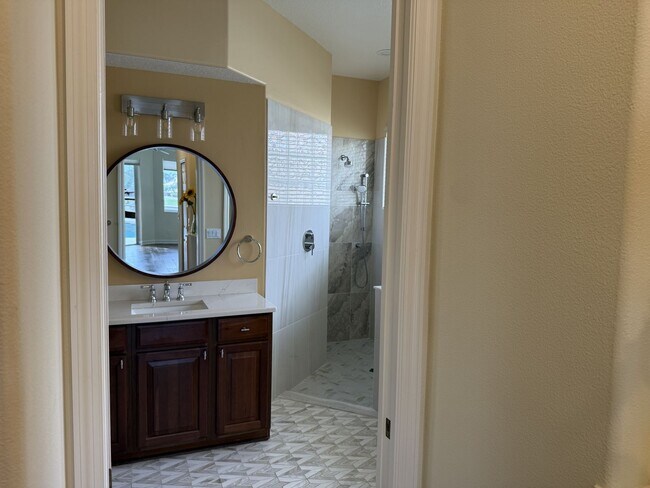 Building Photo - Luxurious 4 Bedroom 3 Bath Lakefront Pool Home W/3-Car Garage