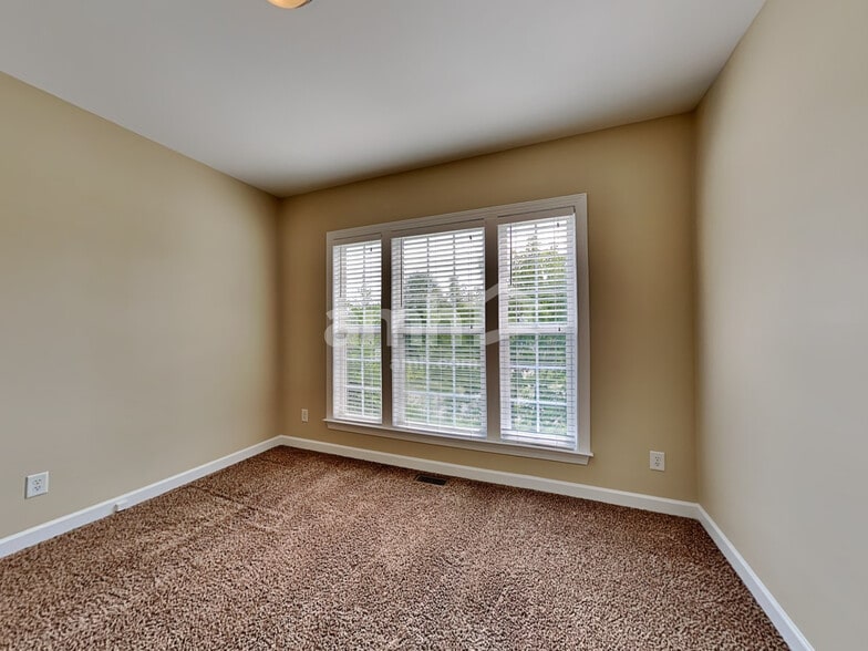 Building Photo - 56 Locket Dr