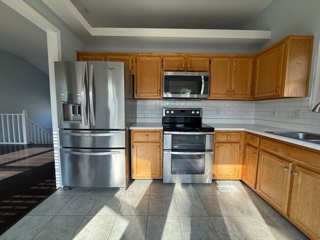 Building Photo - For Rent - Split Level Brick Home in South Nashville with Garage