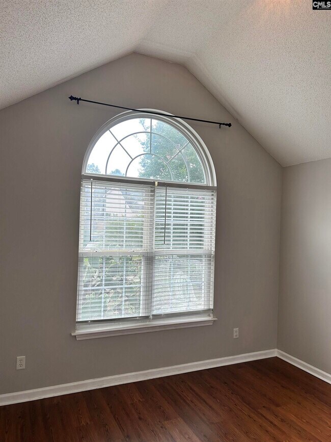 Building Photo - 405 Beech Glen Dr