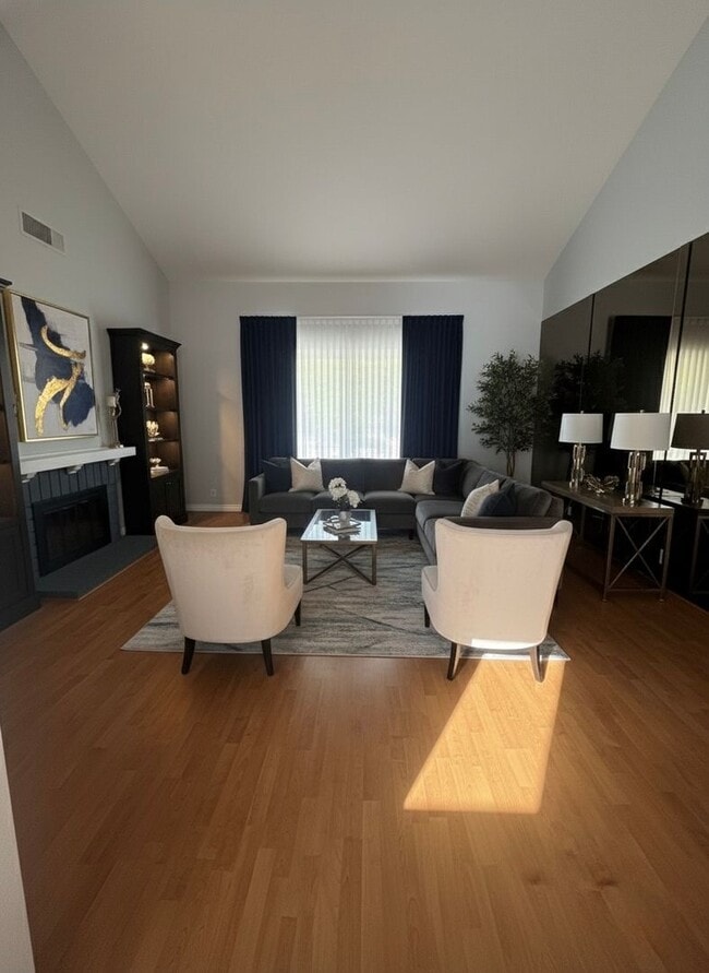 Building Photo - Anaheim home-Great Curb Appeal