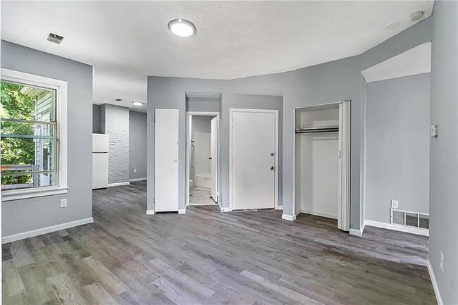 Building Photo - 1406 Superior Ave