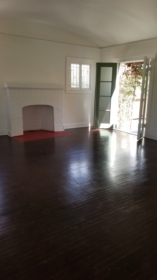 Living room view of French doors - 5428 Edgewood Pl