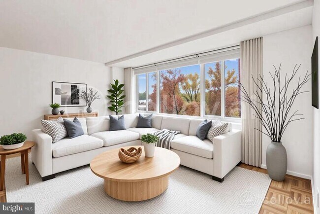 Building Photo - 4000 Tunlaw Rd NW