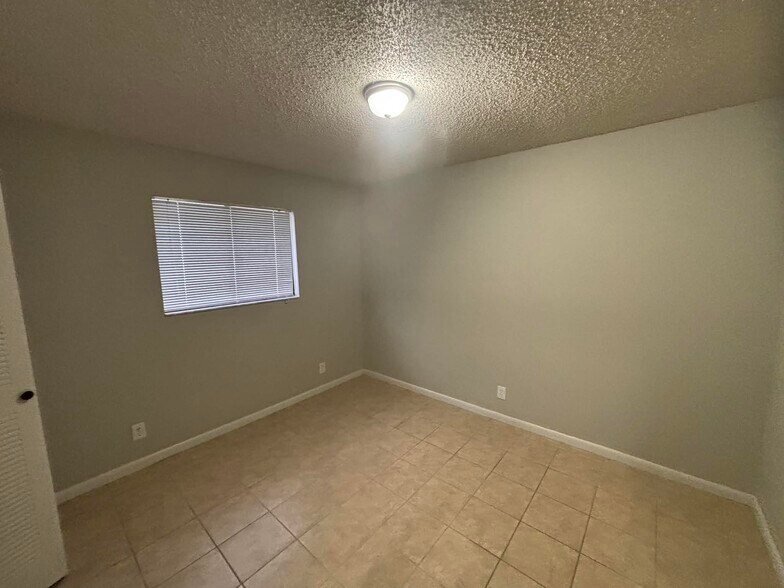 Building Photo - 3858 NW Huntsboro St