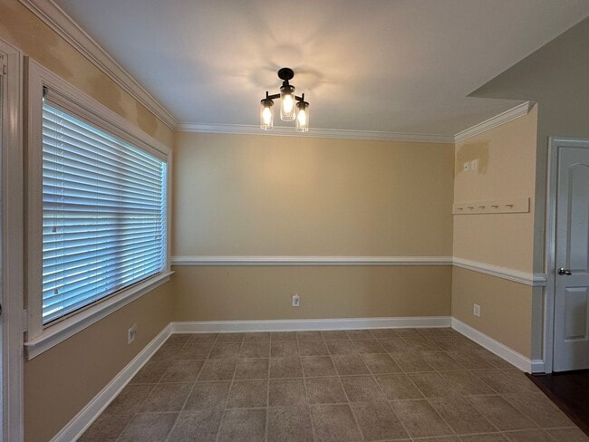 Building Photo - Inviting 3 Bed 2 Bath House