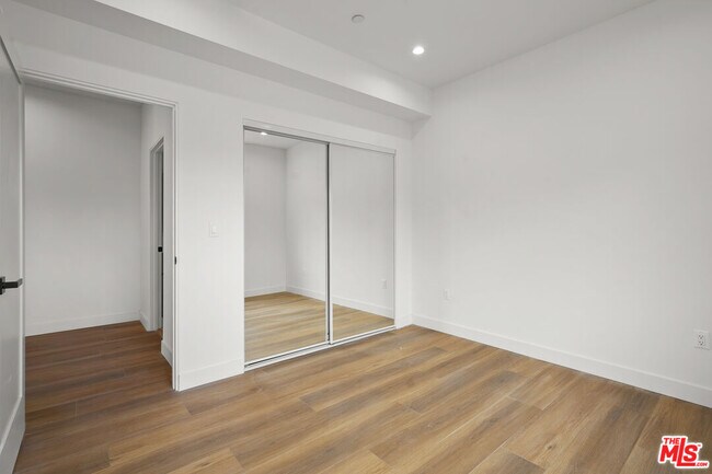 Building Photo - 4527 W 17th St