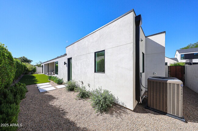 Building Photo - 6329 N 10th Dr