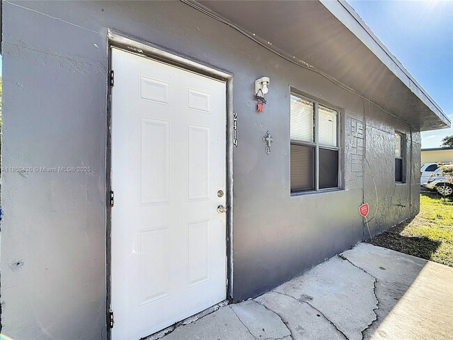 Building Photo - 2419 NW 6th Ct